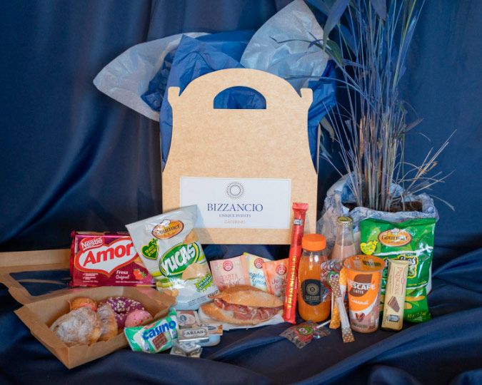 Caja Especial Latina Bizzancio con productos dulces y salados de inspiración latinoamericana, perfecta para desayunos a domicilio.